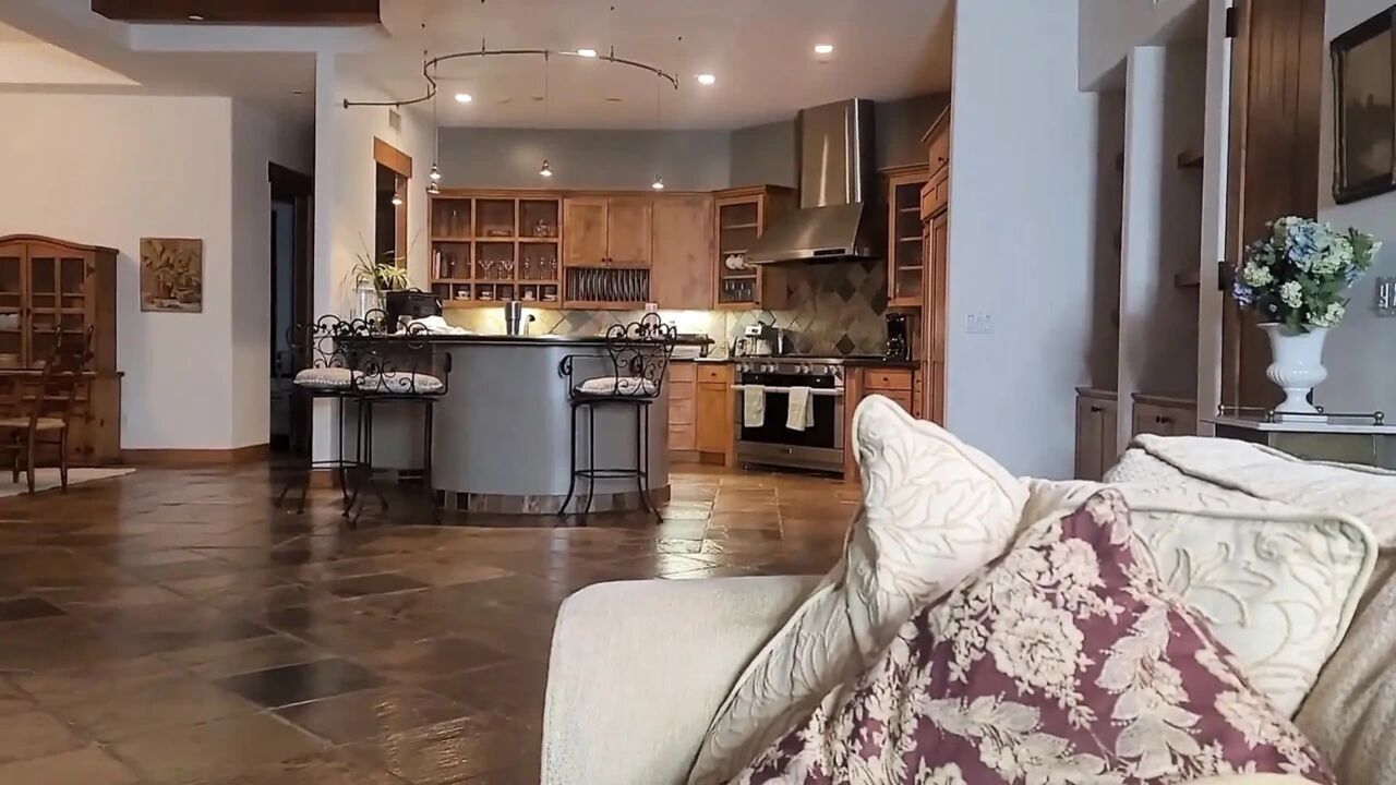 Slut Girlfriend Squirts and Ruins Her Gym Outfit