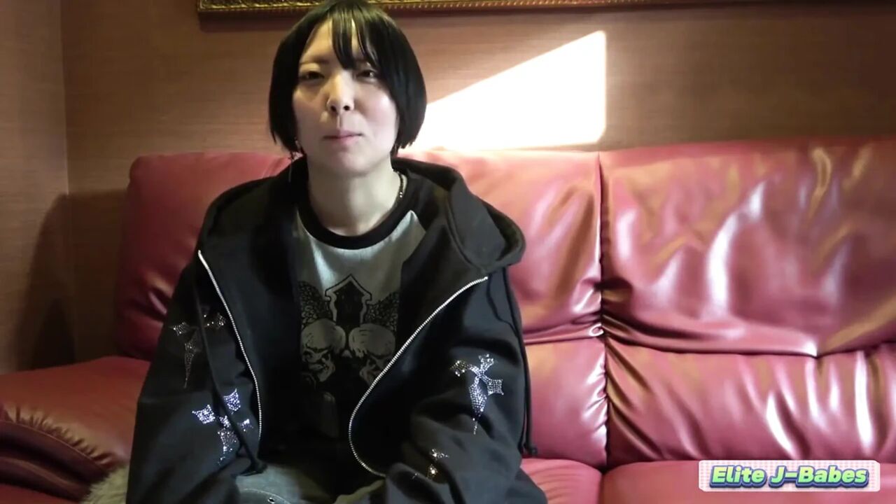 Boyish Beauty Claims No Interest yet Quietly Steps Forward Revealing Unexpected Confidence