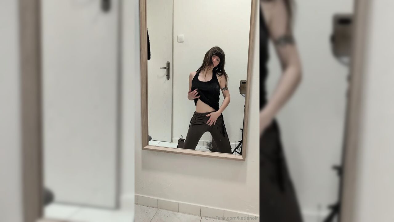 Horny Onlyfans Babe Masturbating In Front Of the Mirror Naked Teen Cums HARD