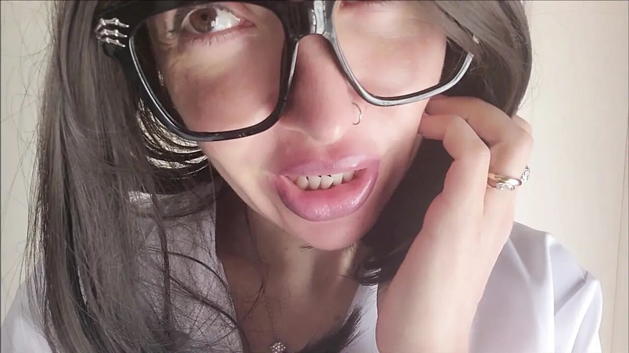 Doctor makes noisy farts