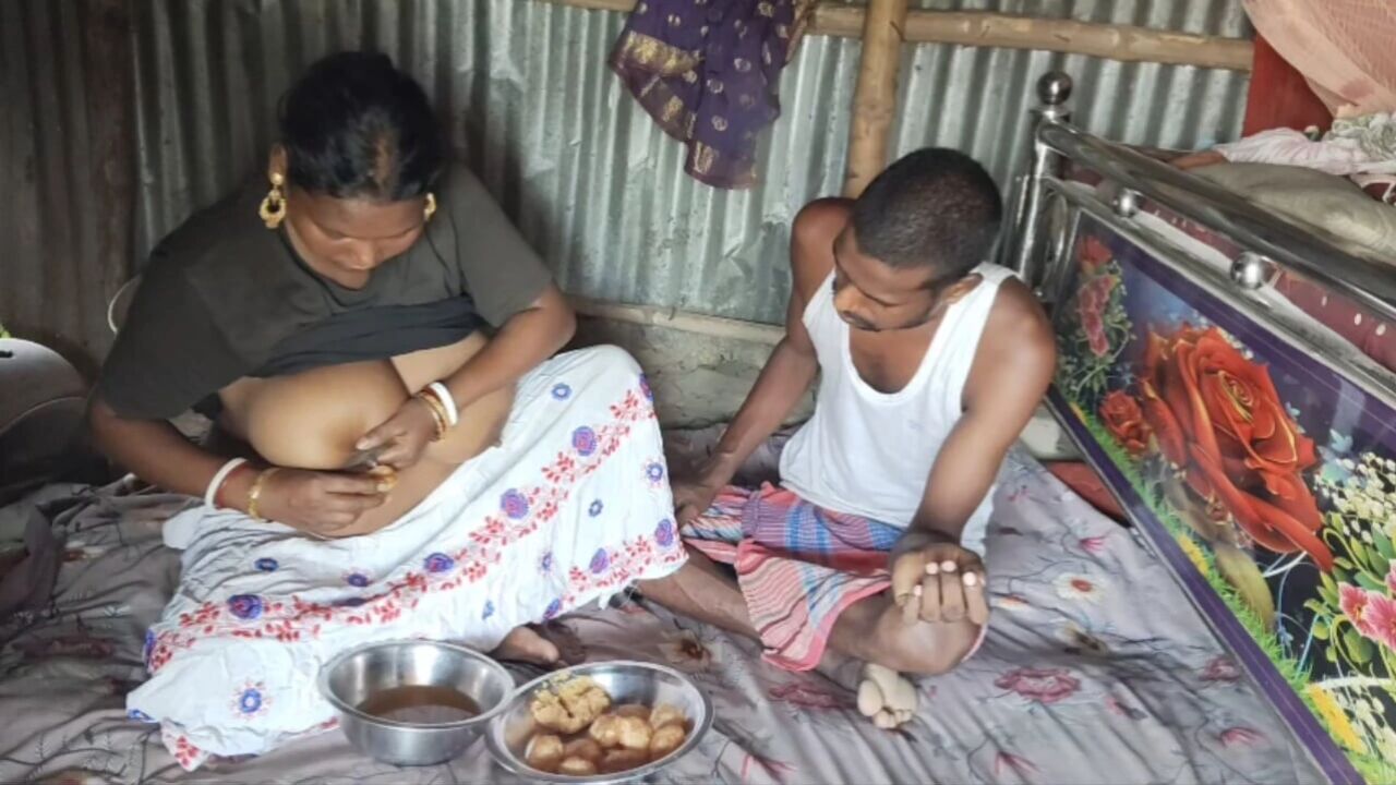 Desi pados ke bhabhi ke sath pani puri khaya in fucking sex