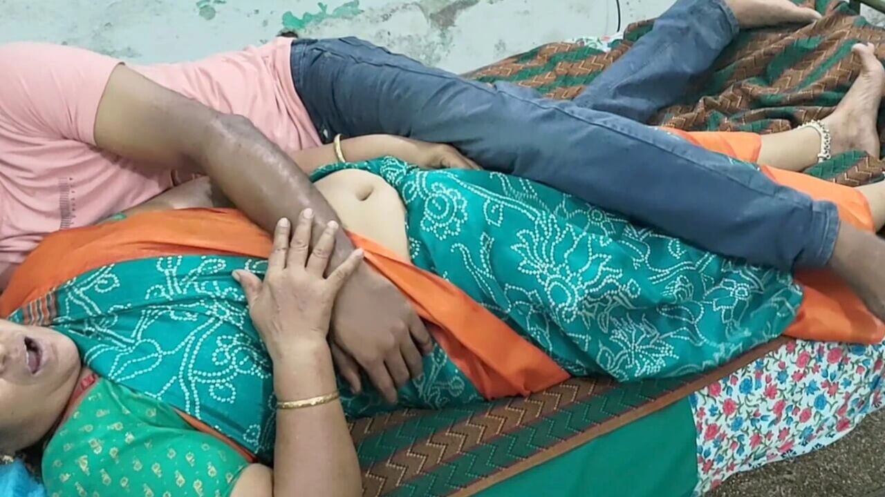 Step Sister and I Were Relaxing on the Bed When He Was Shocked to Think That I Suddenly Wanted to Have Sex with Him.