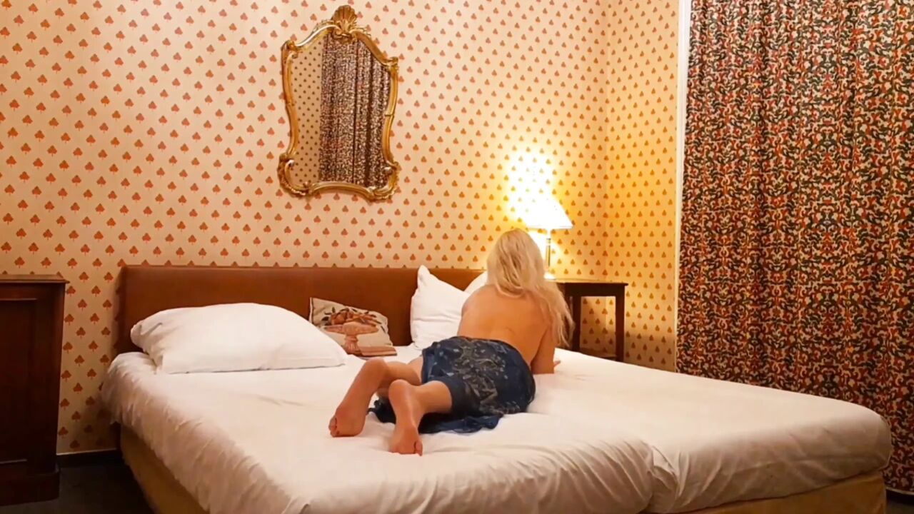 Selena's evening relaxing sex for a good dreams