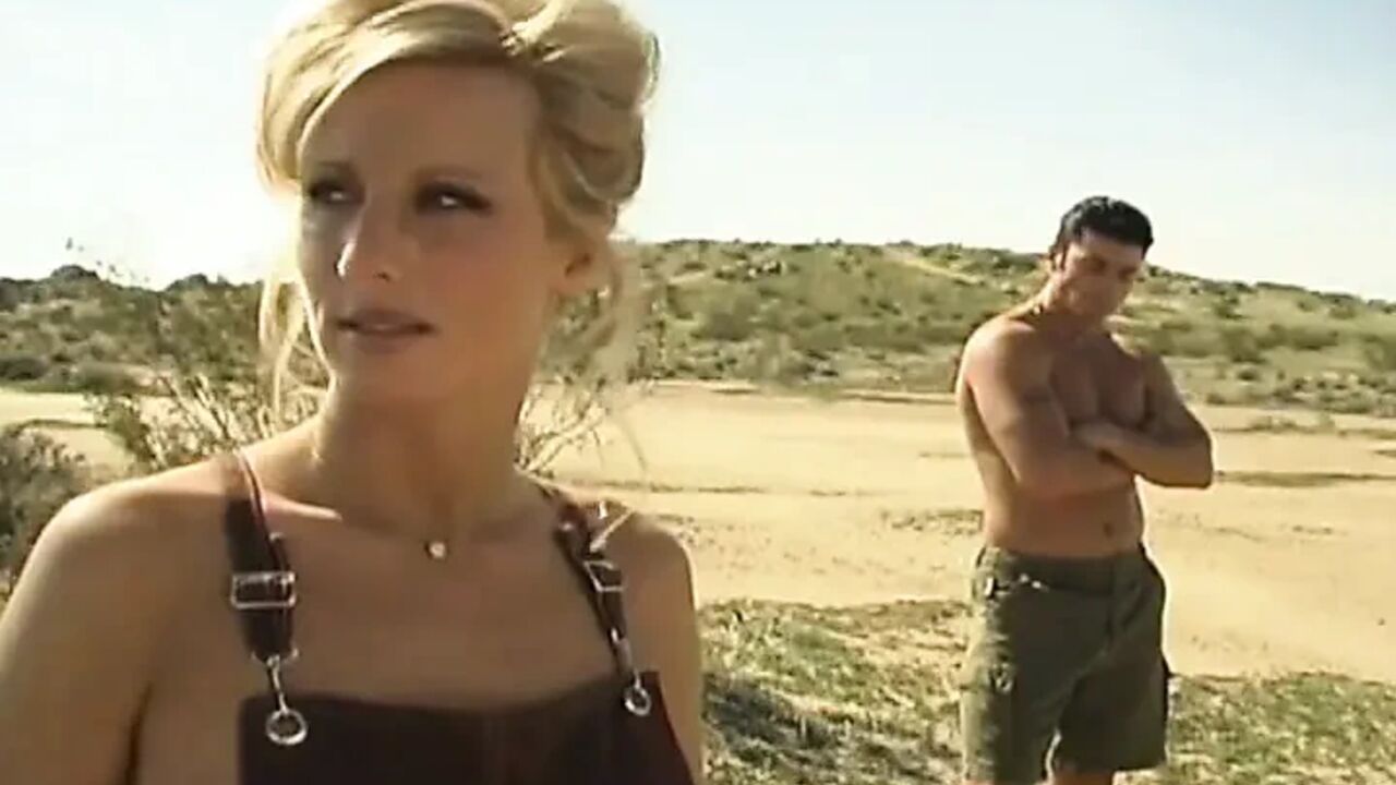 Steamy Outdoor Fuck with Blonde Seductress