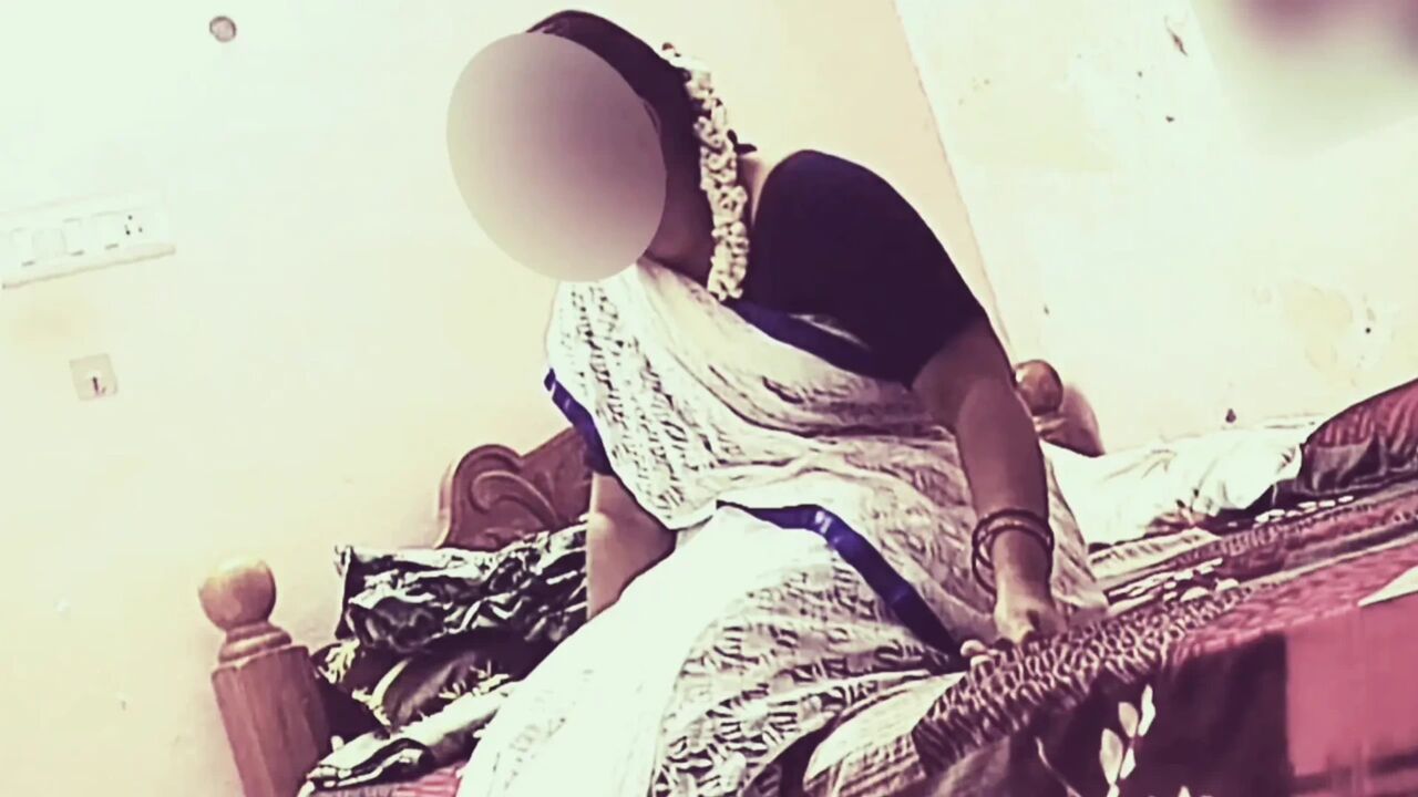 Hot Cheating Indian Housewife in Saree Blouse Having Sex with Her Lover