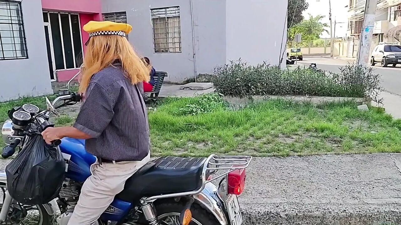 My friend with a big ass is having sex with an old stranger while I watch.
