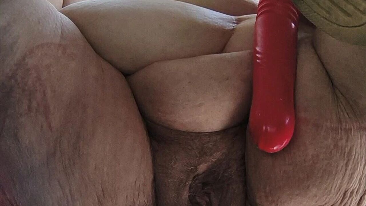 In the Backseat She Gets a Cock Treat