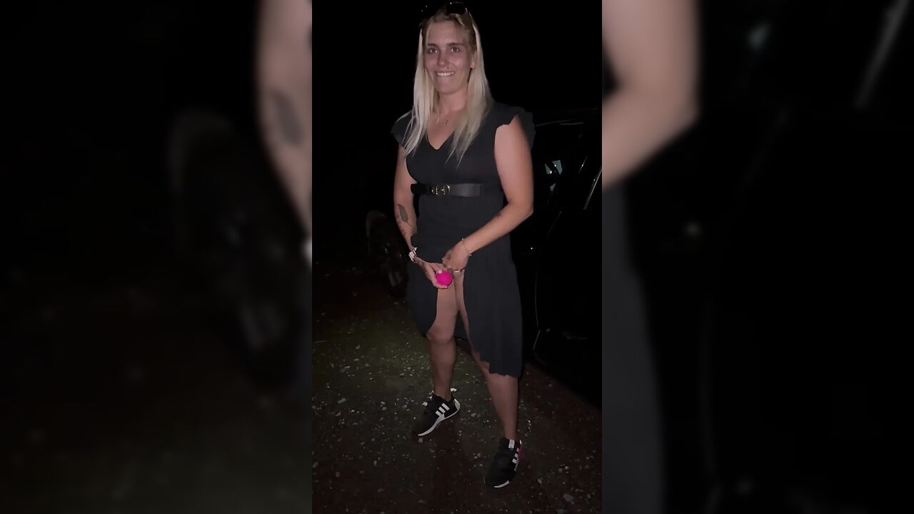On Tour In A Secluded Parking Lot Outdoor Blowjob Neck Squirt Vibrator Orgasm