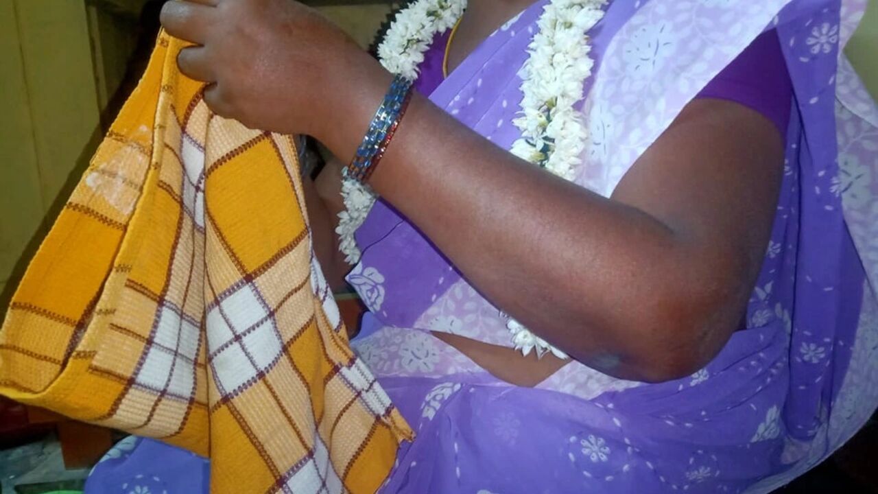 Indian desi bhabhi blowjob in saree