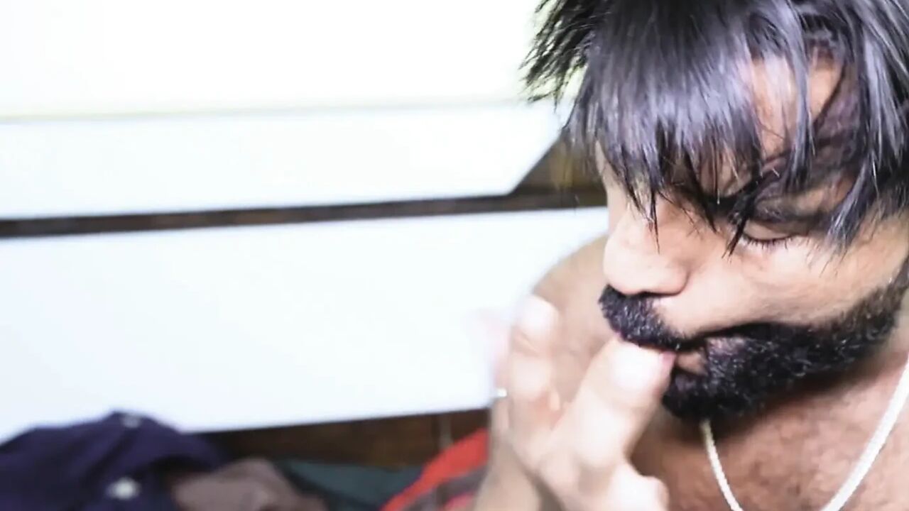 Desi bhabhi ne devar ko bulakar chudai karvai