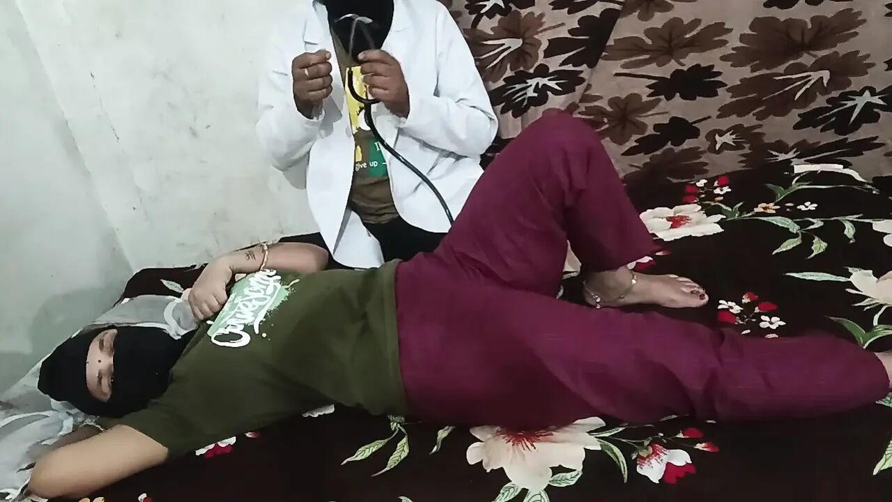 Doctor treatment the patient at her home
