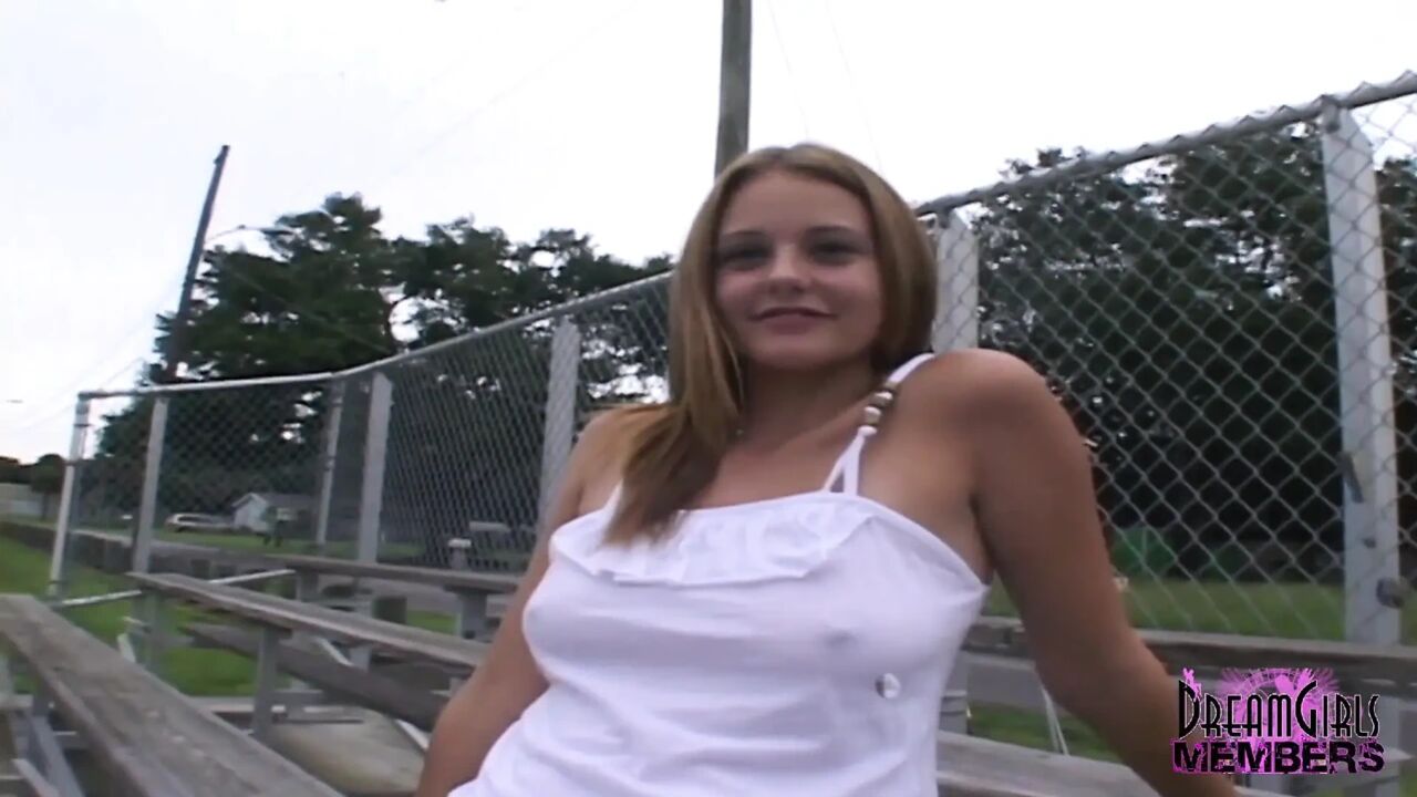 This smokin hottie gets naked outdoor