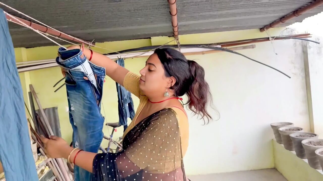 I went to bhabhi’s house during summer vacation and enjoyed a lot with my lovely bhabhi, Full Hindi Viral Video