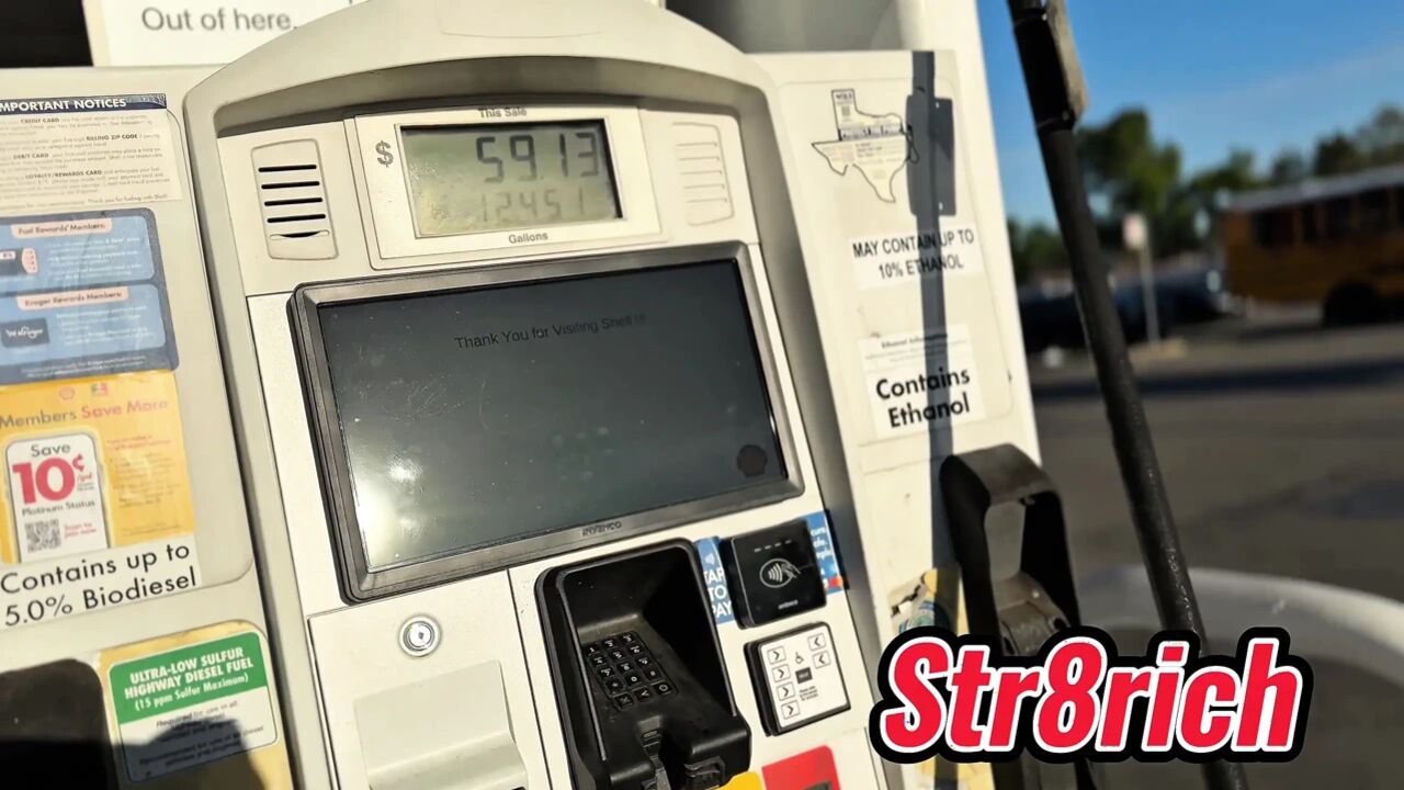 Hot gir from the gas station got some dick in my ass then tight pussy