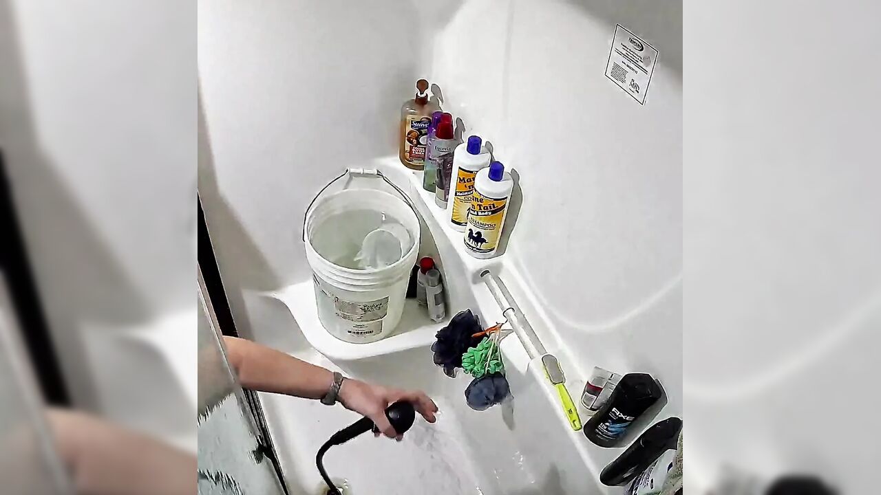 PAWG milf takes a shower