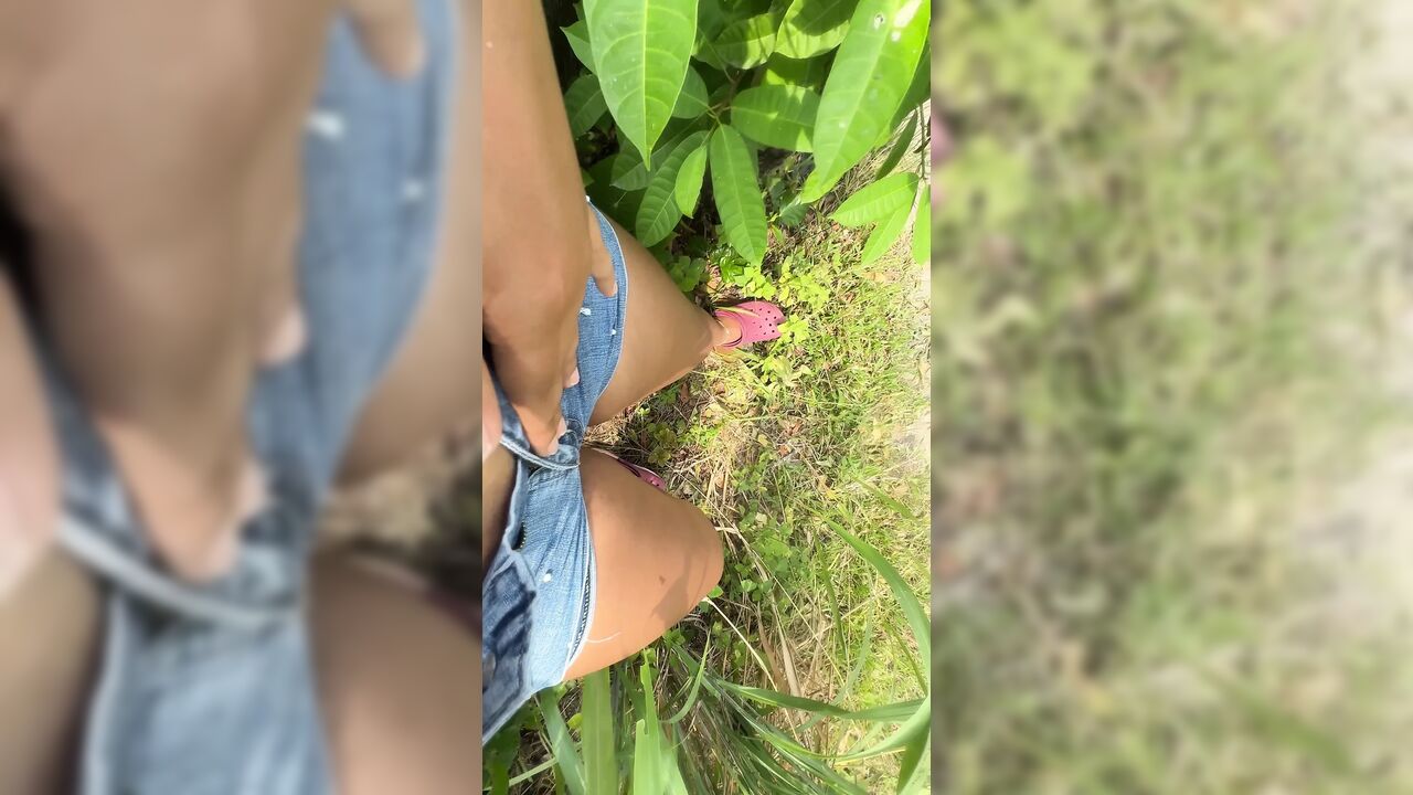 Colombian Peasant Woman Masturbates Outside Her House for the Neighbors to Watch Her