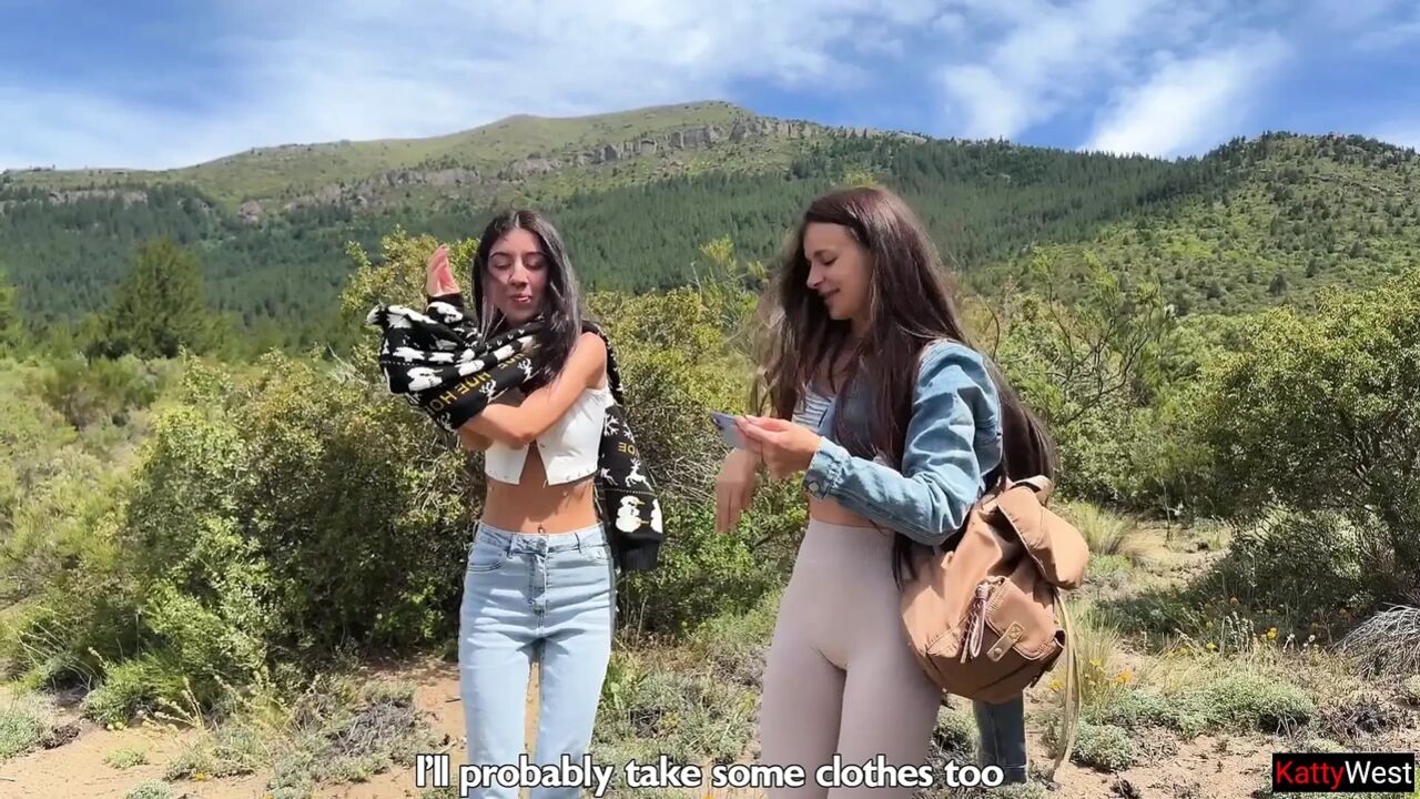 Tourists Accidentally Flashed Their Pussies to Strangers and Got Fucked in Nature