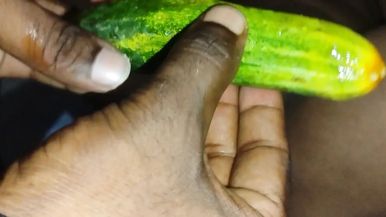 Moti Bhabhi ki hard chut ko pela