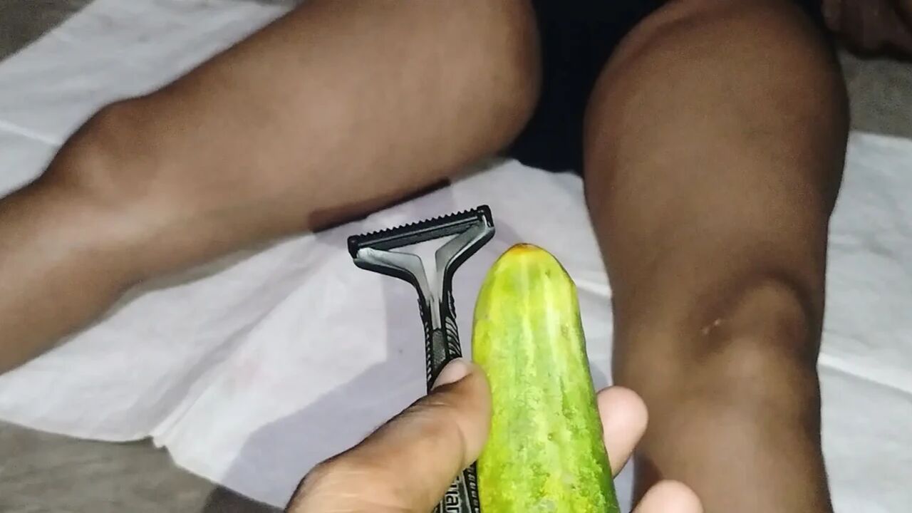 Cucumber put in the fair sister-in-law's burrow