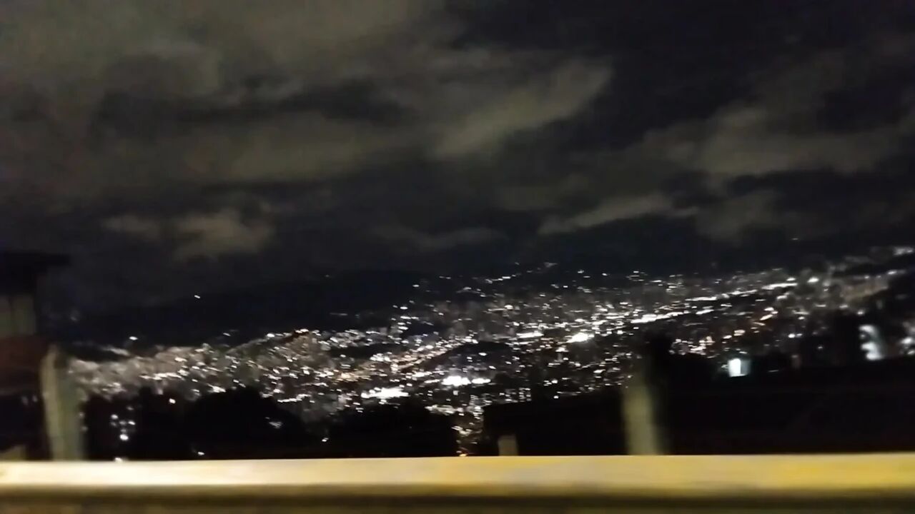 Colombian petite gets fucked at a Medellin viewpoint inside the car