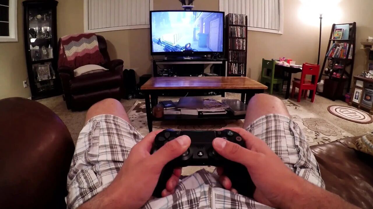 Sucking His Cock Dry While He Plays Ps4