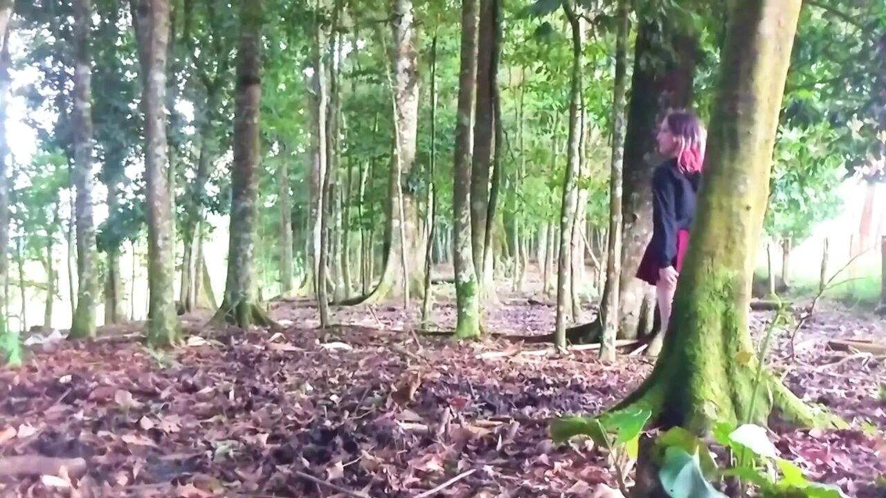 PALE-SKINNED GIRL MASTURBATES IN THE FOREST AND SHOWS HER ASS