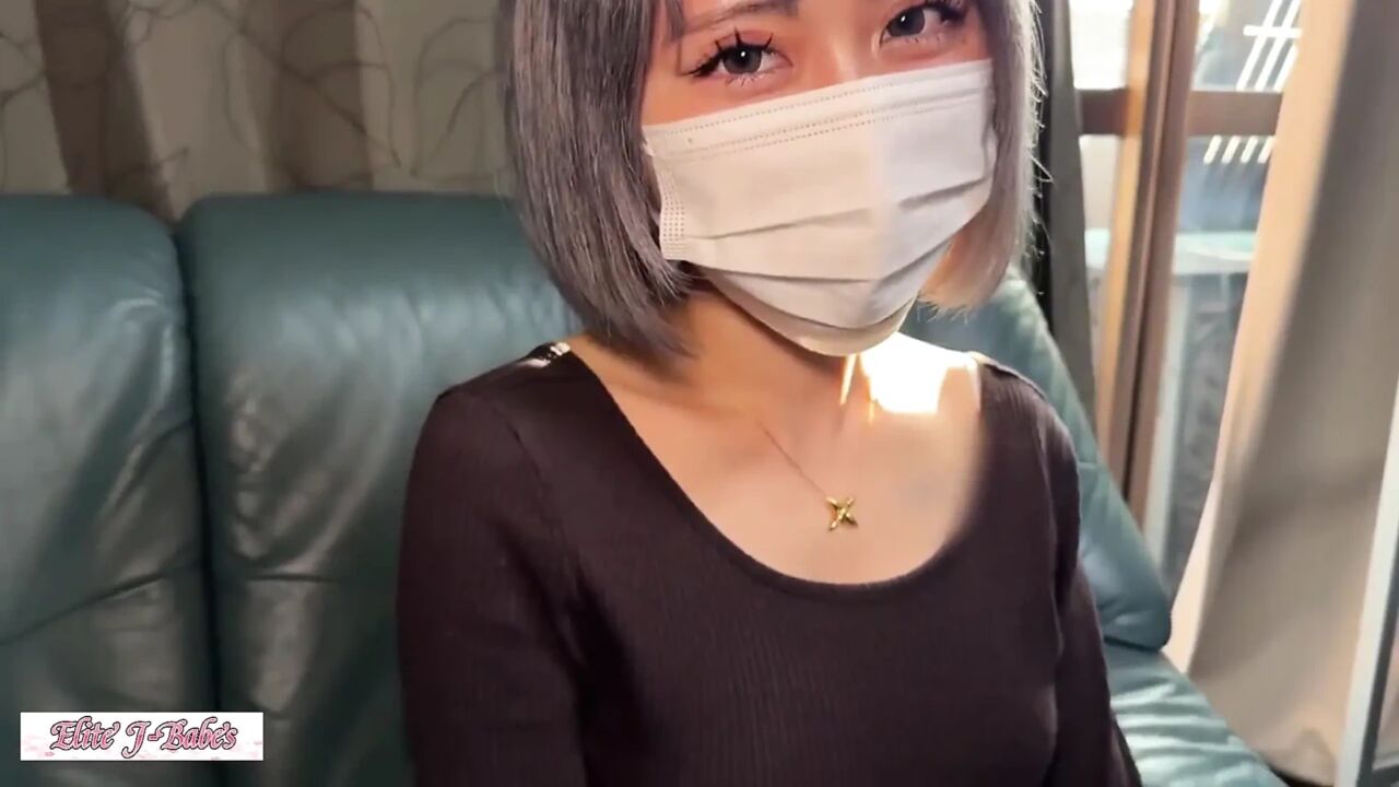 Stunning Dental Hygienist Allure Shines as Reactions Intensify During a Bold Encounter Angle