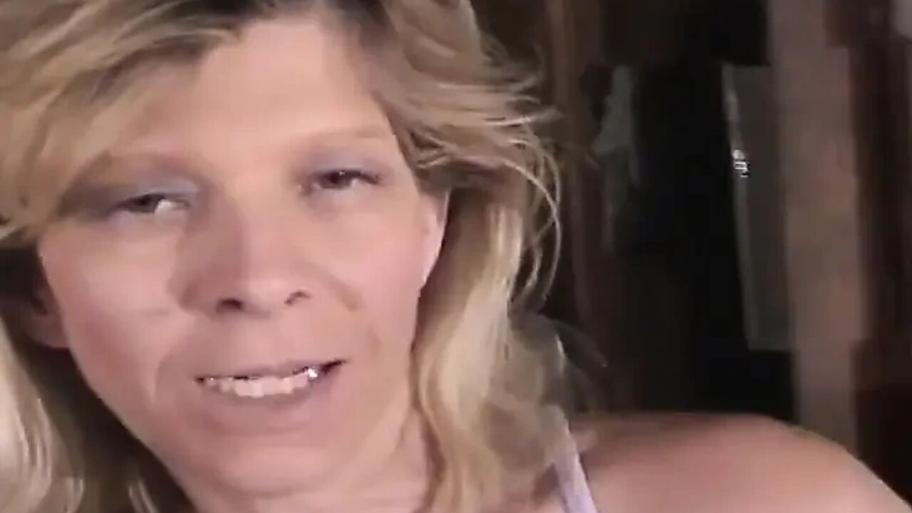 Young Hot Maid Trying Her Best to Seduce Boss