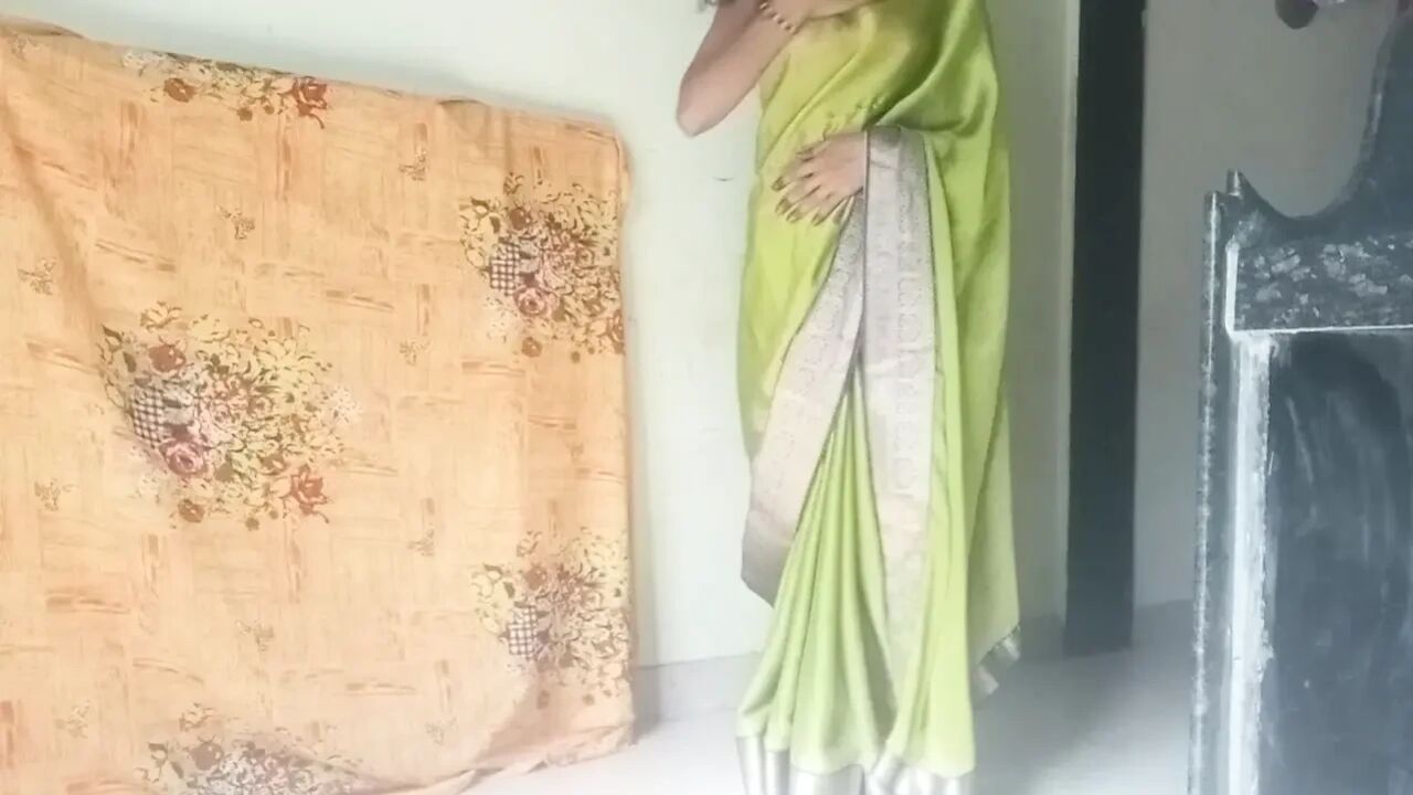 Horny Indian Bhabhi Desparate for Hardcore Sex with Husband's Friend