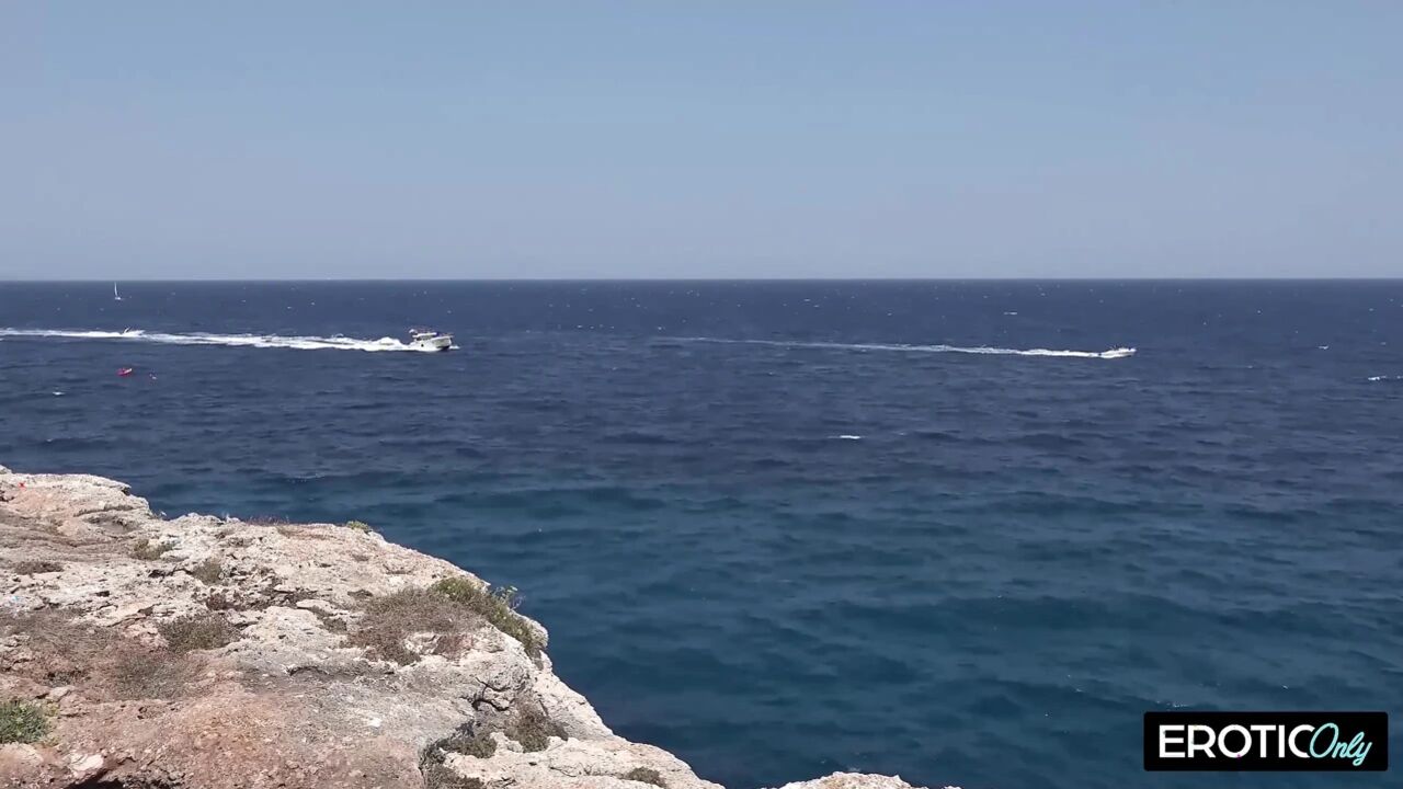 Cliffside Outdoor Pounding - Dripping Wet Beach Fuck