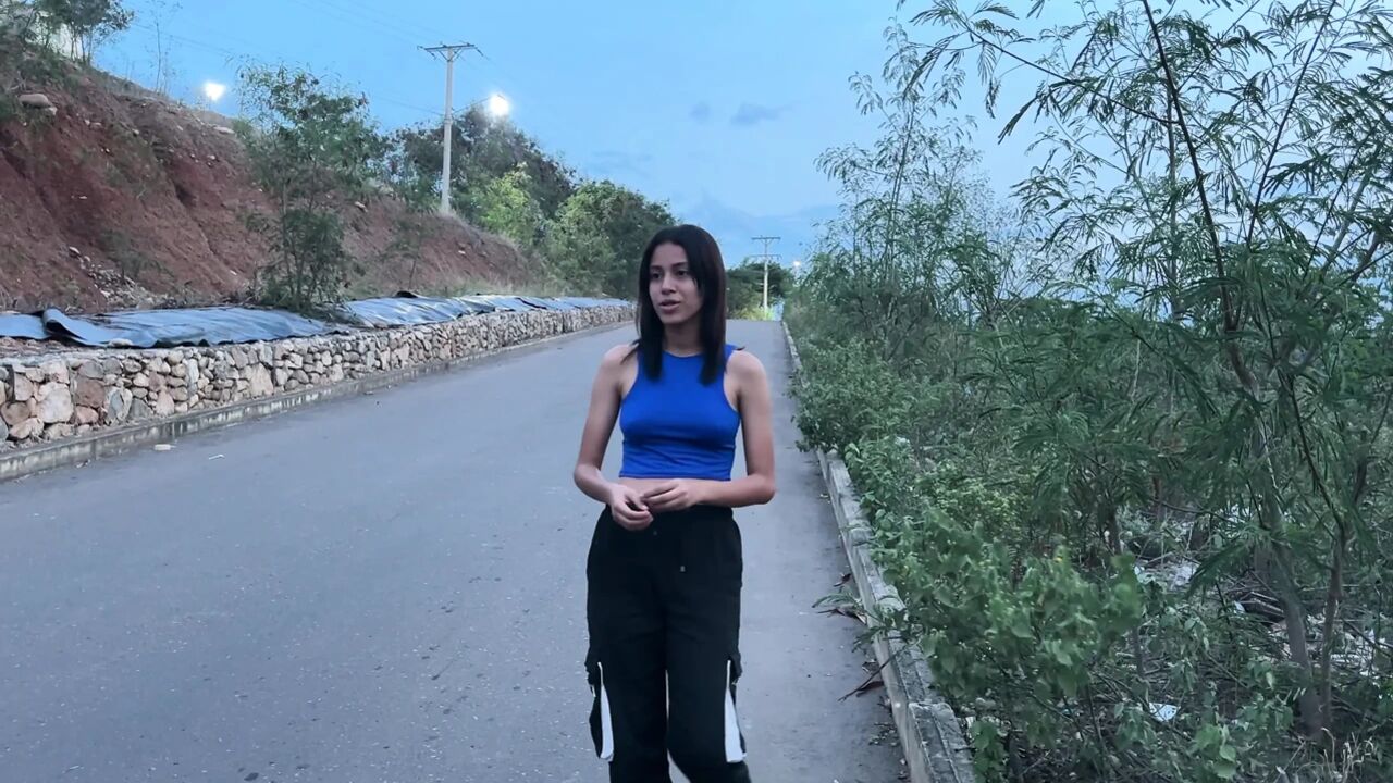 My first photo session with unknown Latin girl ends in a hard fuck, I end up filling her pussy with milk.