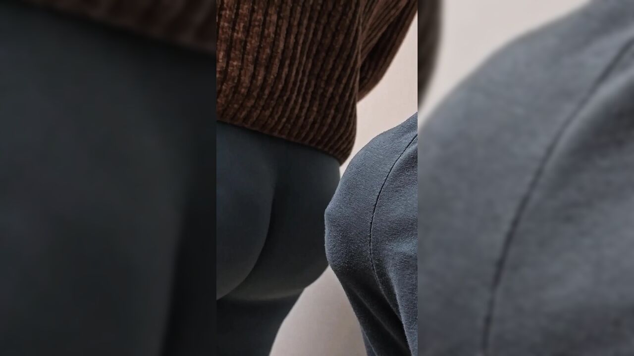 Stranger With Huge Erection Ejaculate In Subway Train On Random Girl's Tights