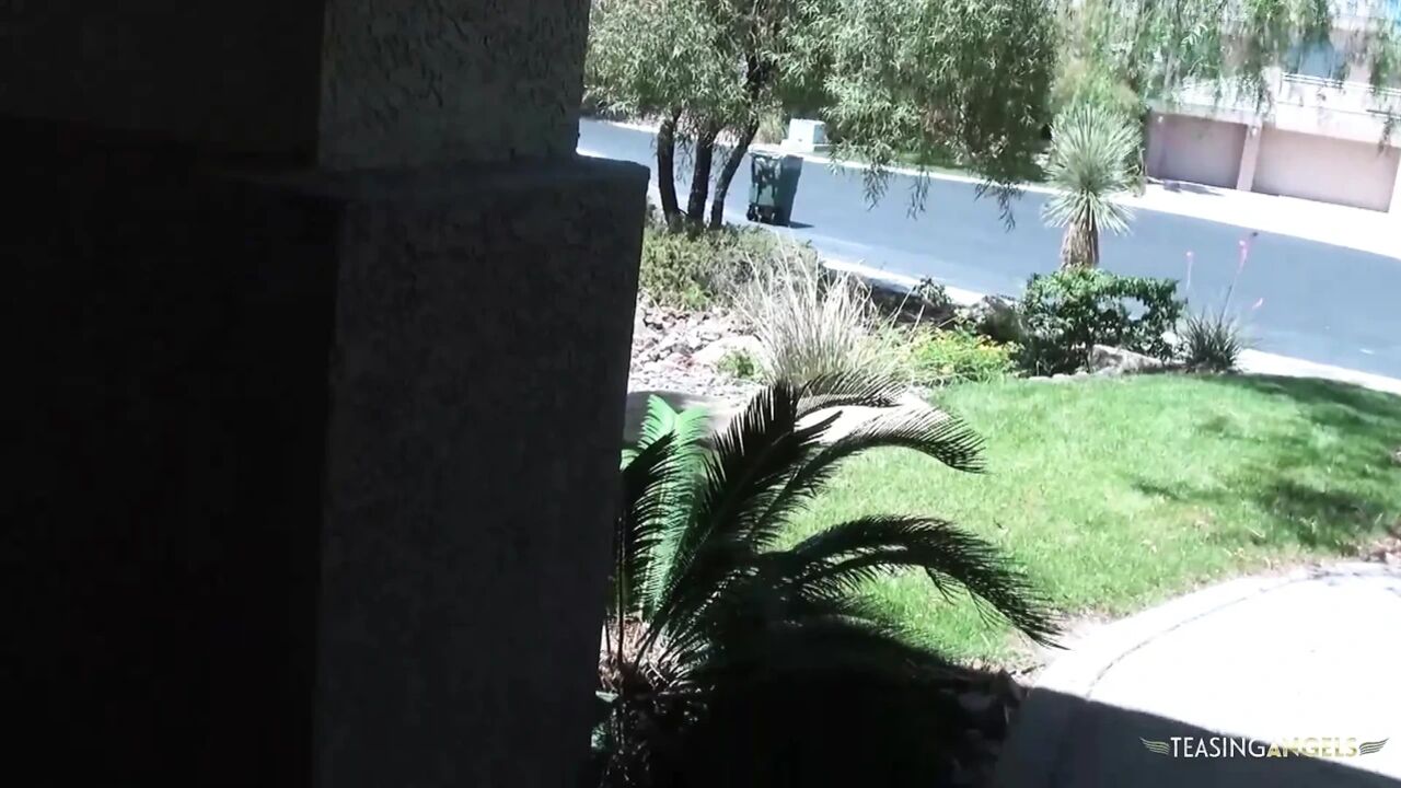 Tosh Locks gets her pussy fucked in hardcore fashion