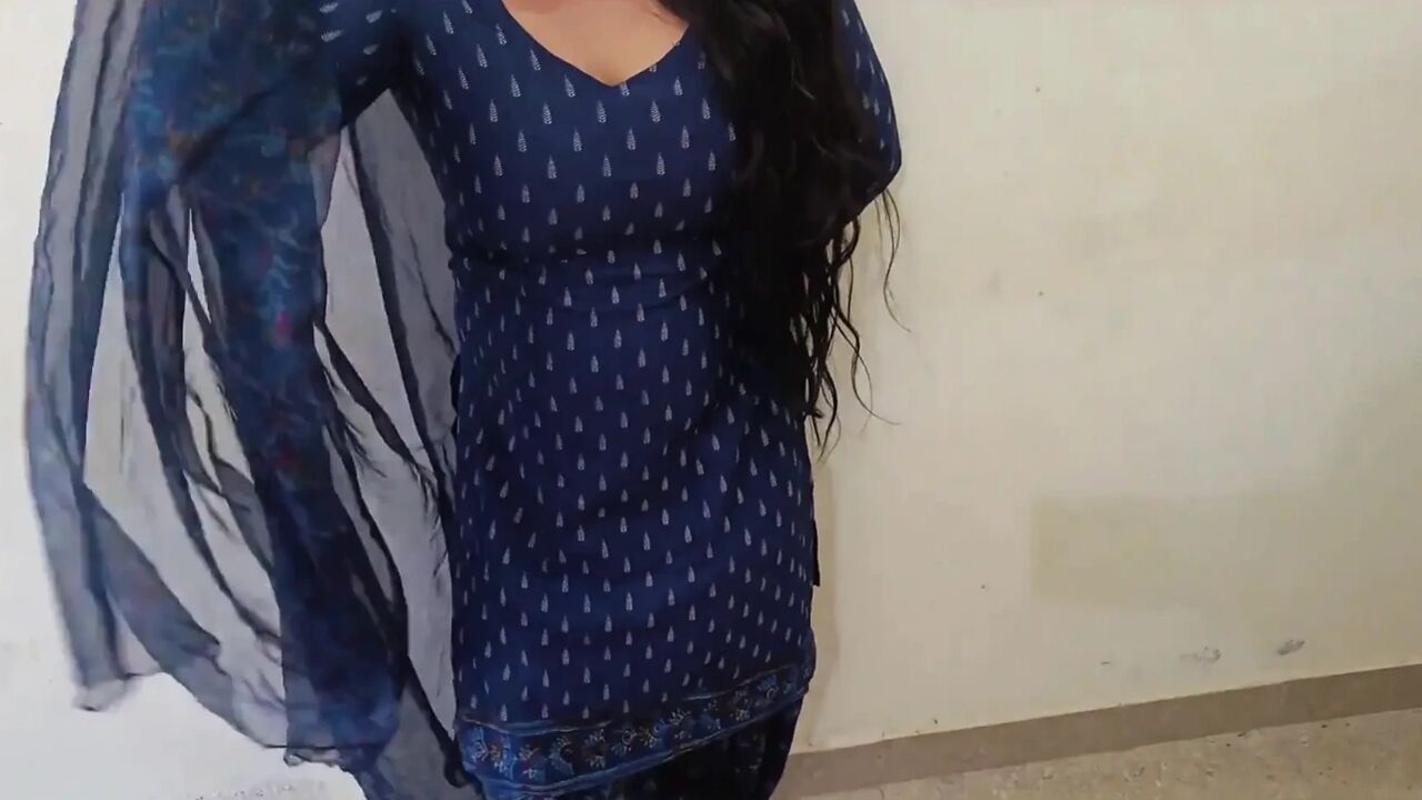 Hot Indian Muslim Girl Fucking with Stepbrother and He Was First Time Fuck Stepsister in Dirty Audio