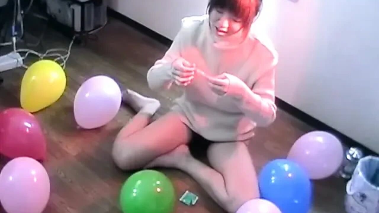 Japanese Girl Likes It on the Floor