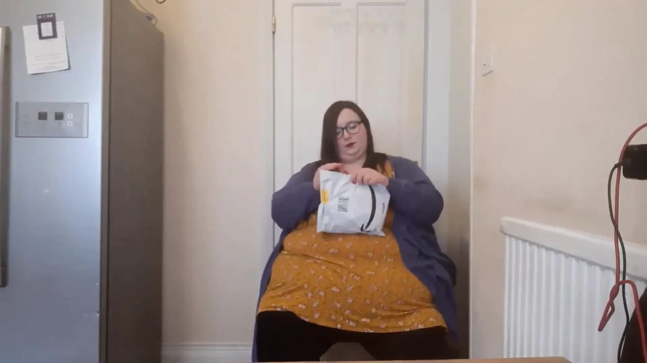 SSBBw tries on G strings shows off fat body