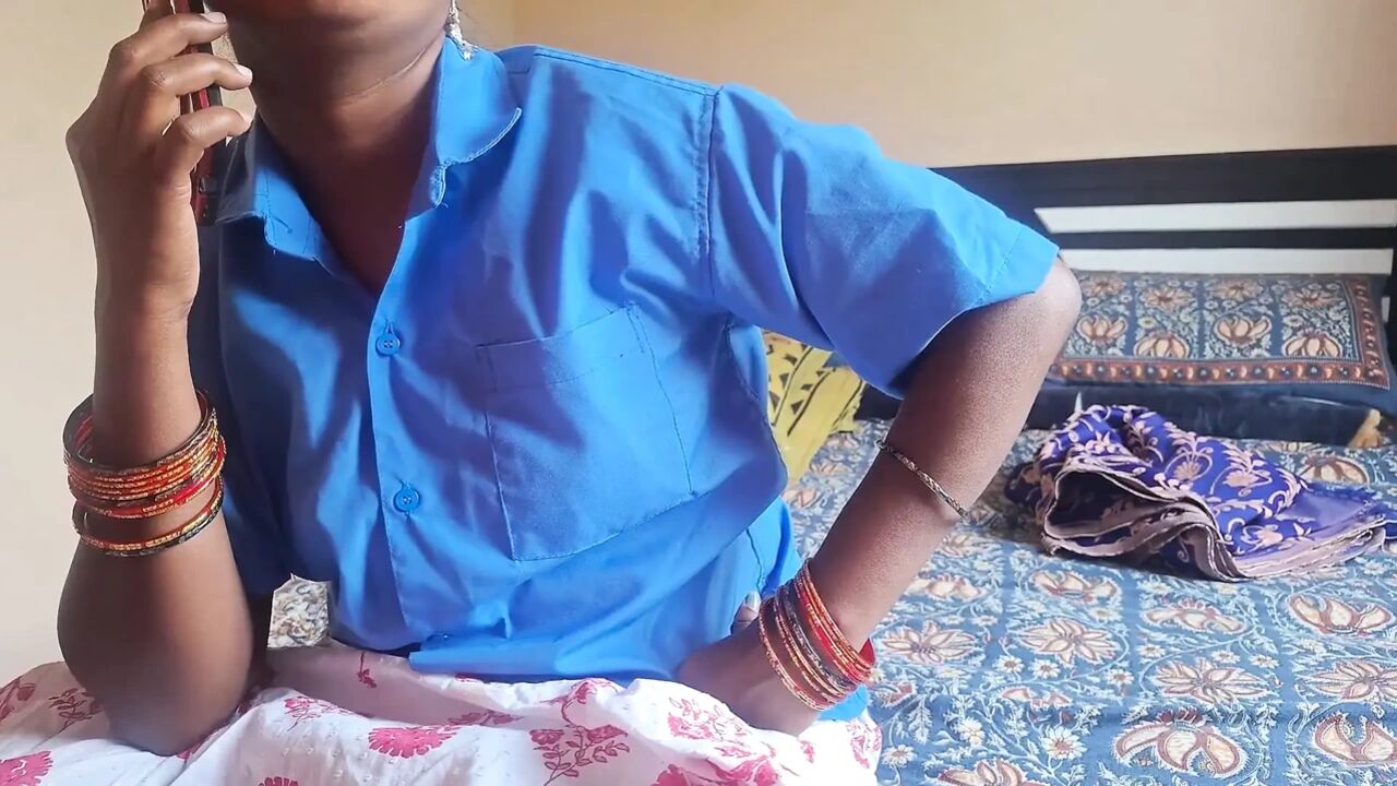 Indian Married Wife Shows Navel to Have a Deal with Houseowner