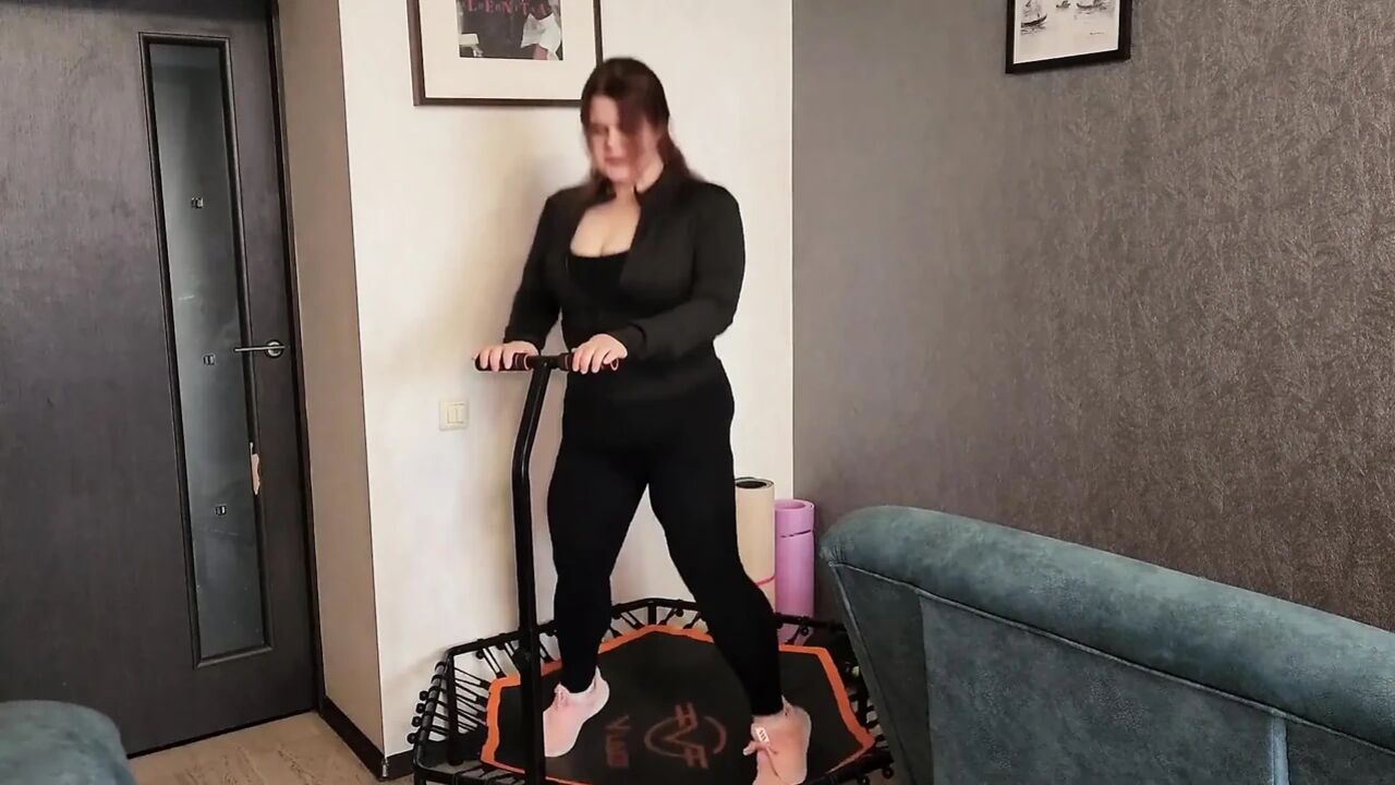 Hot Chubby Stepmommy in Tight Leggings on a Trampoline Gets a Hard Cock in Her Mouth and Pussy