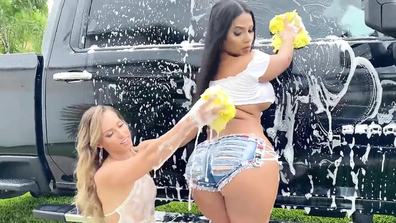Amazing Threesome with Rose Monroe and Kelsi Monroe
