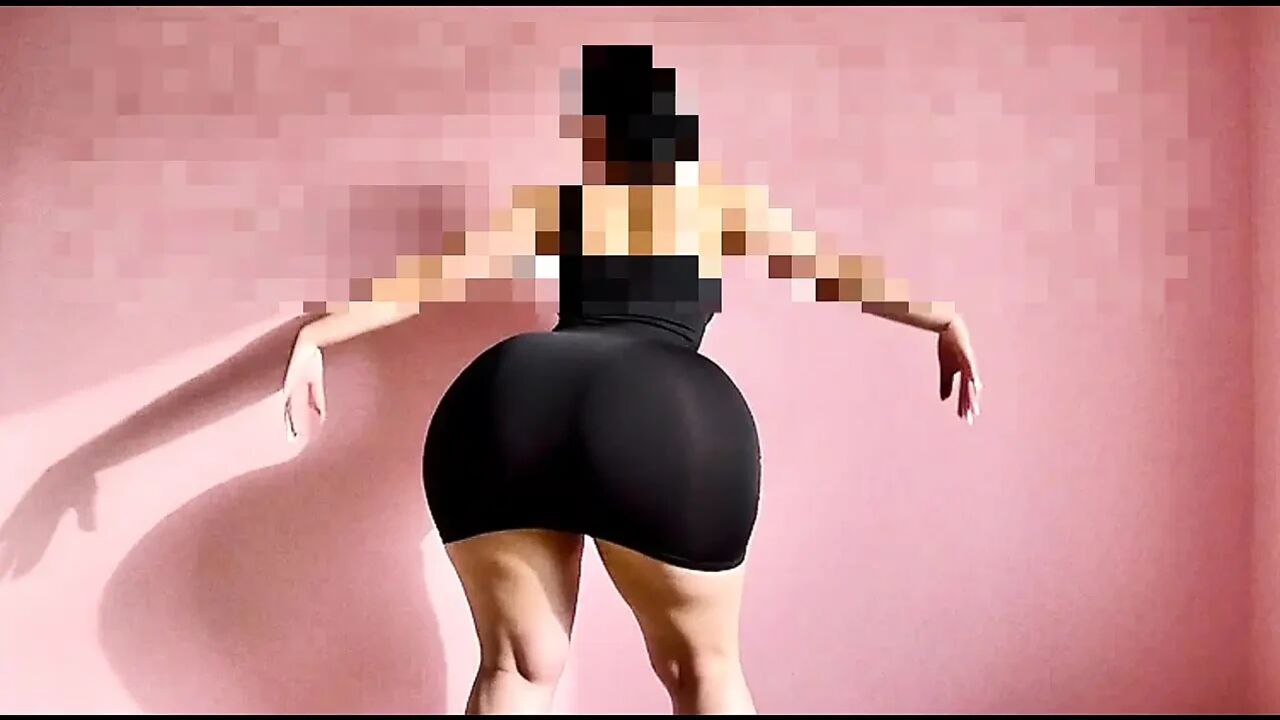 beautiful big-assed girl shaking it