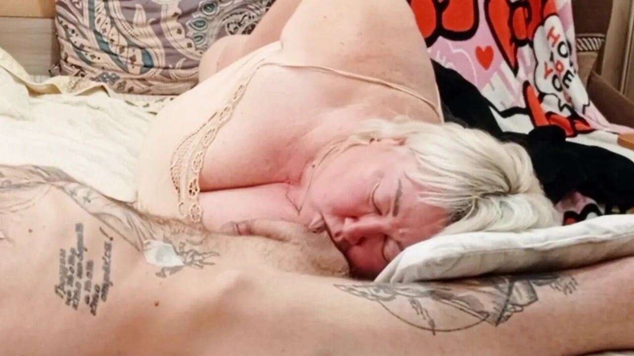 The Neighbor Is Light on Her Feet and Sucks My Dick Until I Cum in Her Mouth