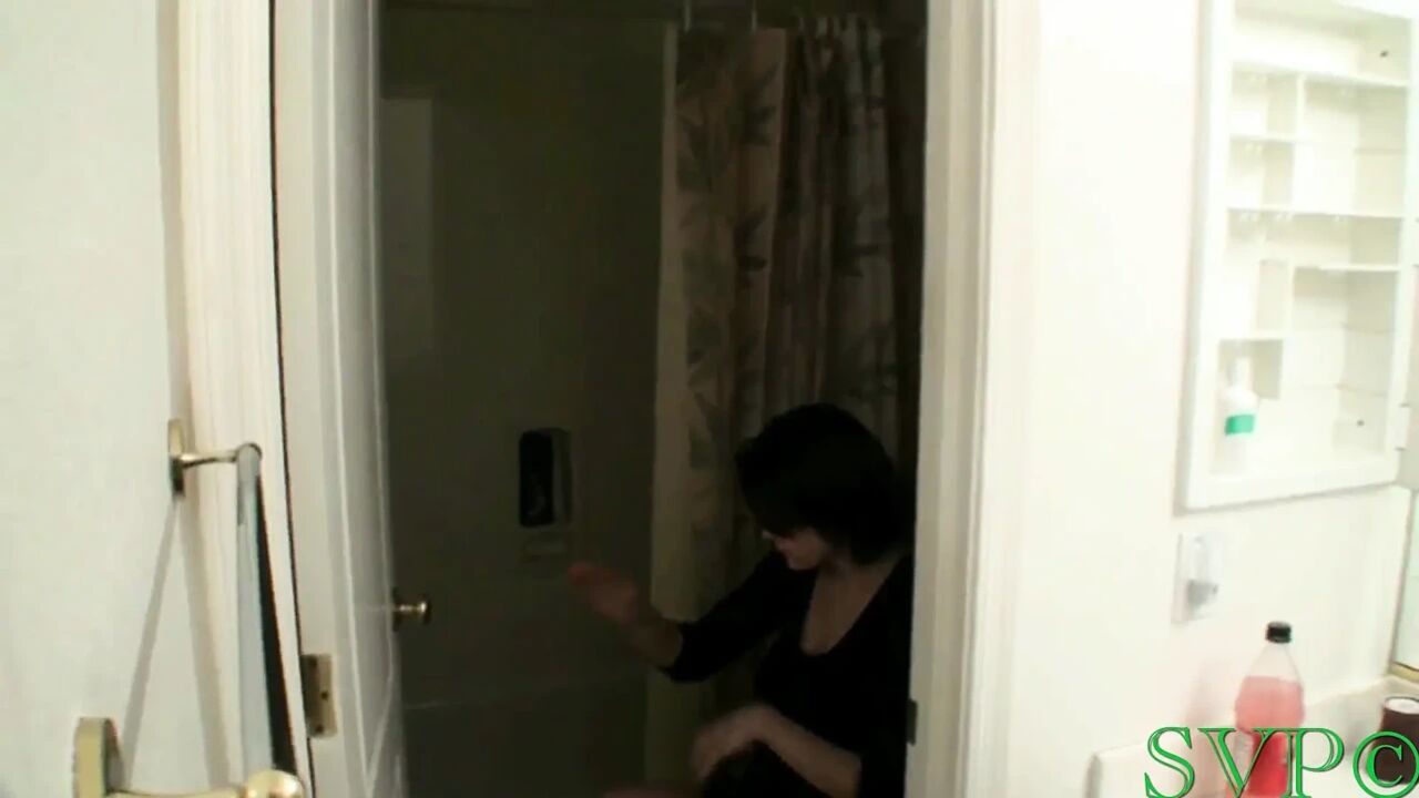 7 Months Pregnant Stepsister Gives Her Stepbrother a Little Treat