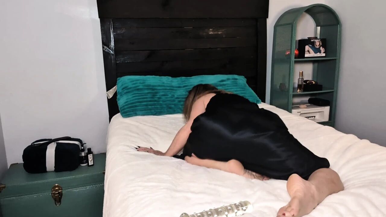 Little Linda Sexy and Seductive