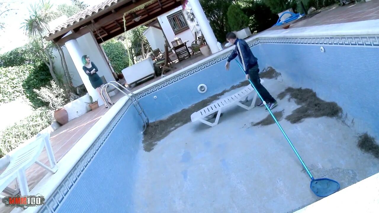 Brazilian Eris Maximo Blowjob & Facial with Poolboy - Hardcore Sex