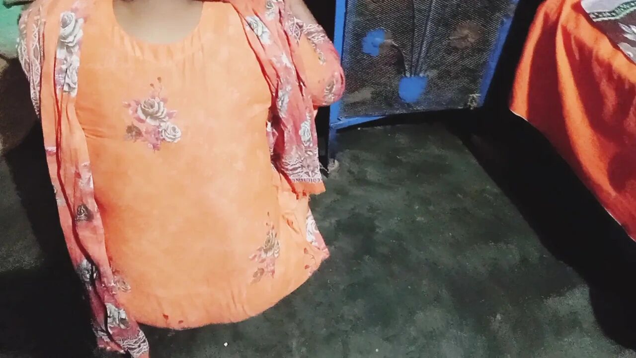 Desi Indian Bhabhi and Servant Sex video