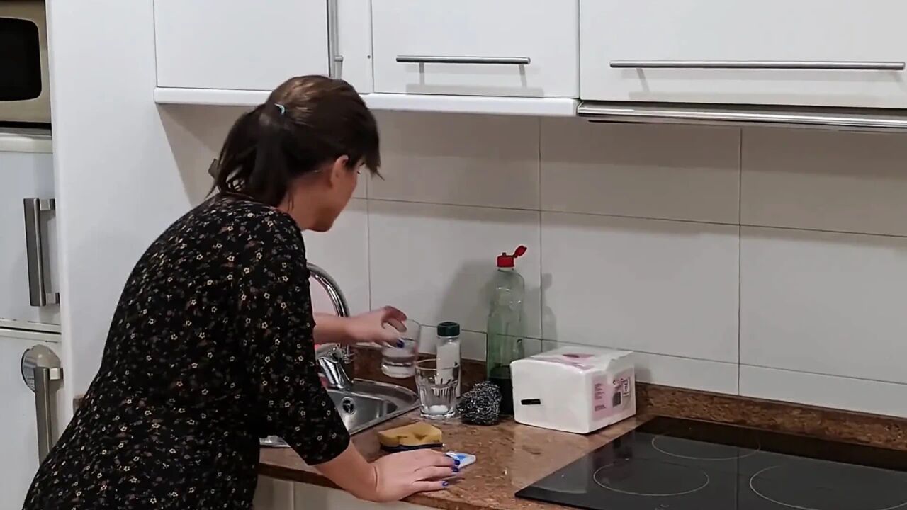 He Doesn't Have the Cash to Pay for the Order and They Fuck