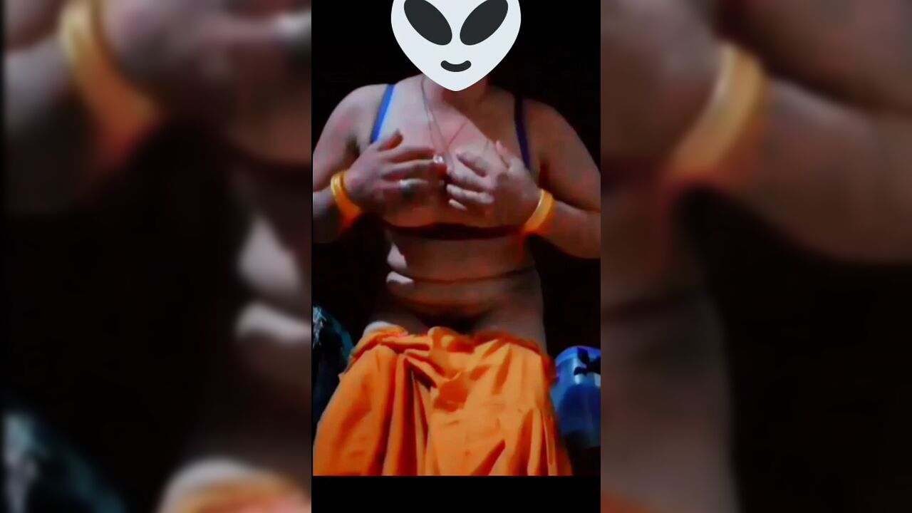 Look at my hot youth, my pussy, the water is dripping inside the pussy, my shave is getting wet.