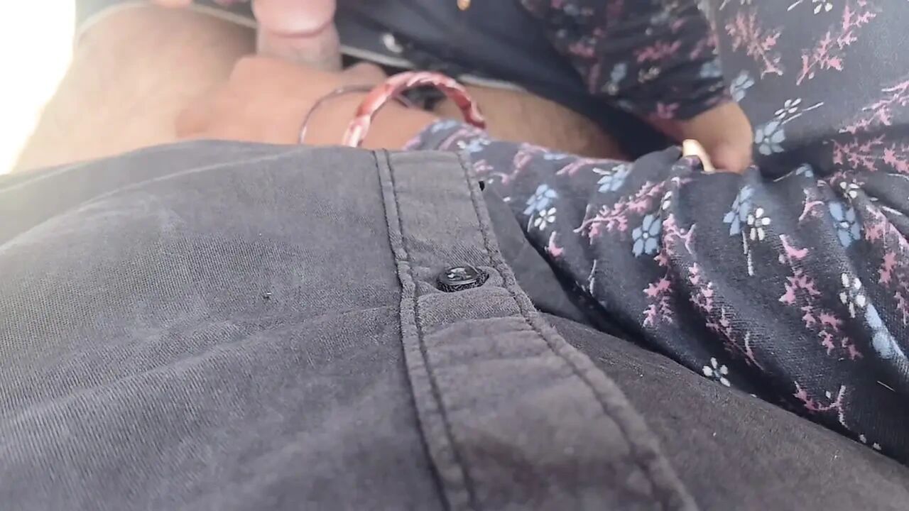 Jungle mein bhabhi Ne Diya kam aur Munh mein le liya