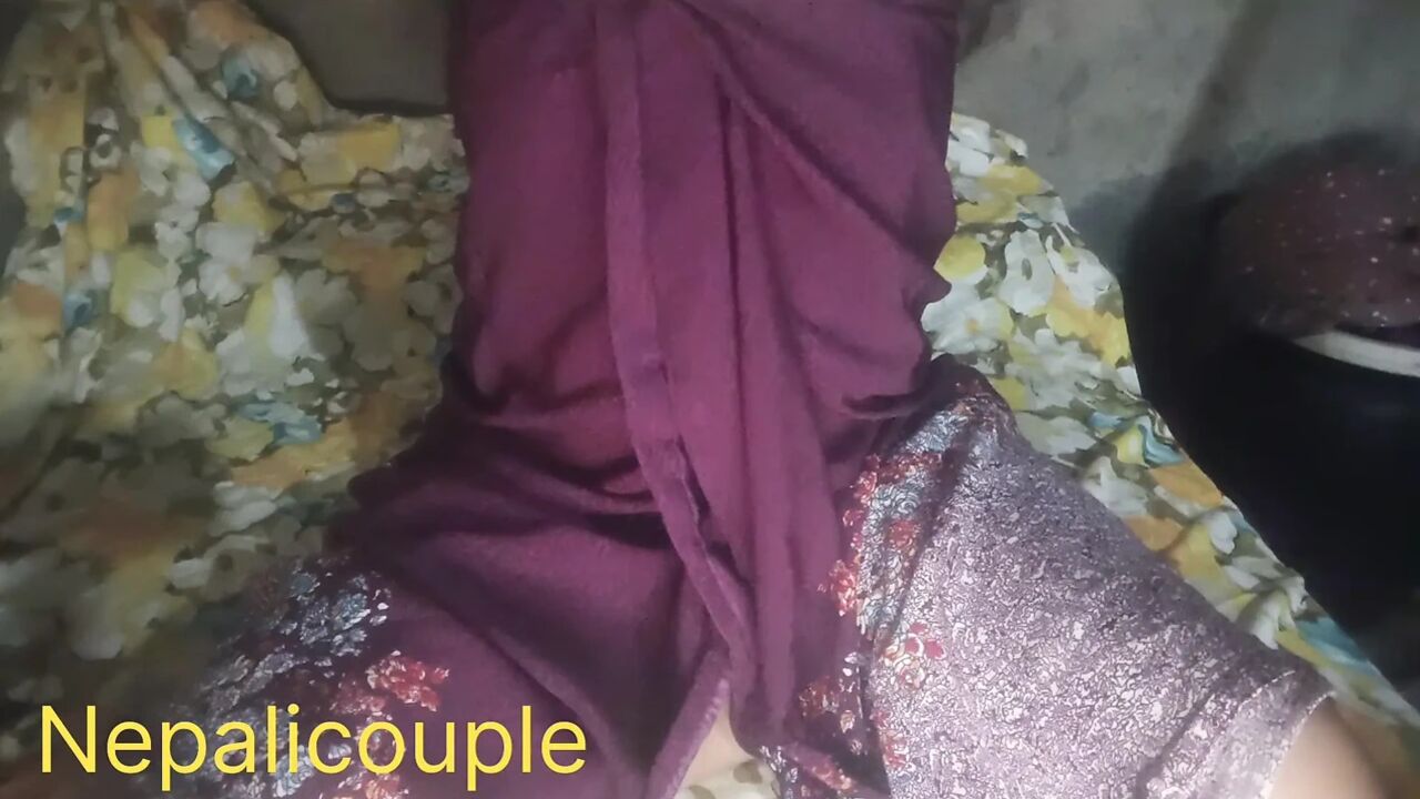 Chikna aauxu vaneko thiyo bf le tesaile tayari ma basexu