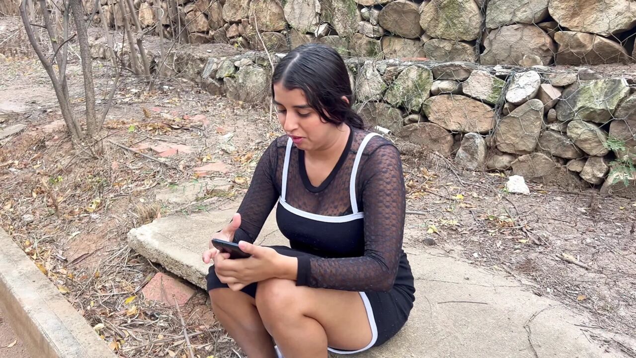 Unknown girl asks me to her without a condom in exchange for giving her a phone I cum inside her